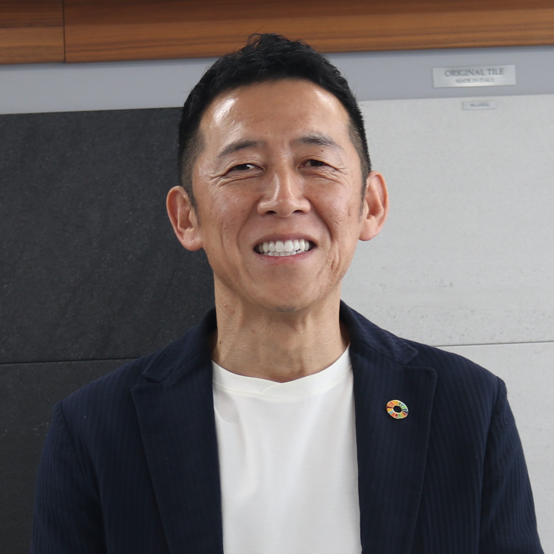 平松 利之 氏