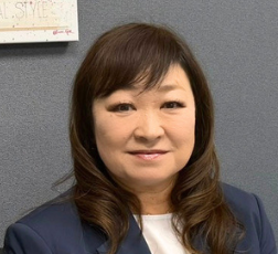 山内　滋子氏