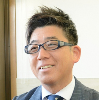 華地山　裕章氏