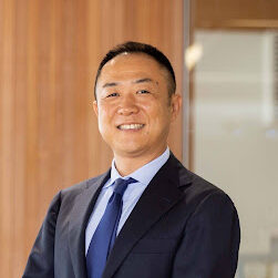 安本　拡人氏